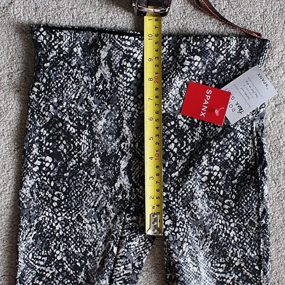 New w/Tags SPANX Faux Leather Snake Shine Leggings in Grey Snake, Small - Picture 6 of 11